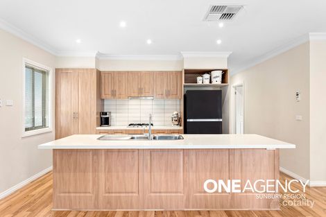 Property photo of 4 Yellow Wood Close Sunbury VIC 3429