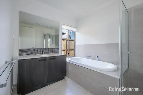 Property photo of 2 Drill Court Sunbury VIC 3429