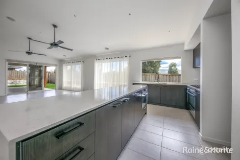 Property photo of 2 Drill Court Sunbury VIC 3429