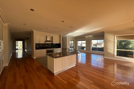 Property photo of 8 University Drive Taylors Hill VIC 3037