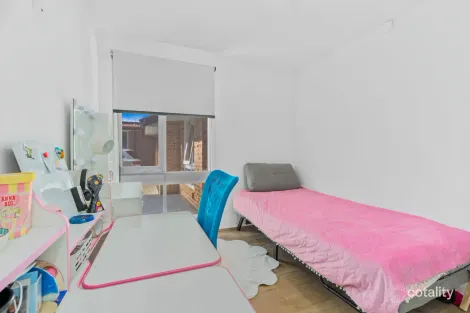 Property photo of 6/7 Hanlon Close Minto NSW 2566