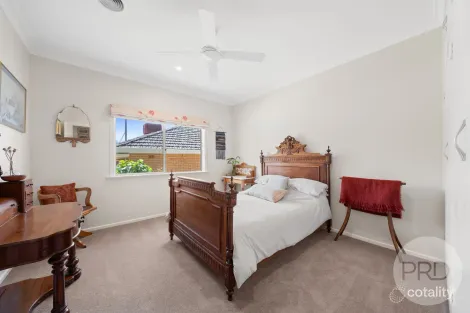 Property photo of 84 Meadow Street Kooringal NSW 2650