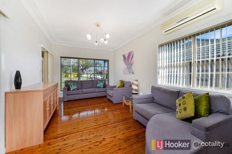 Property photo of 29 Warren Road Woodpark NSW 2164