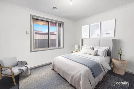 Property photo of 10 Darling Place Manor Lakes VIC 3024