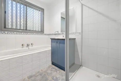 Property photo of 10 Darling Place Manor Lakes VIC 3024