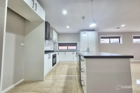 Property photo of 10 Jester Drive Cobblebank VIC 3338