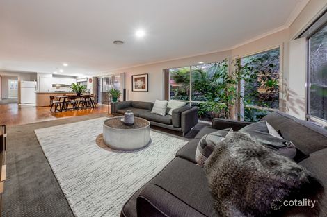Property photo of 8 Greenock Crescent Cranbourne East VIC 3977