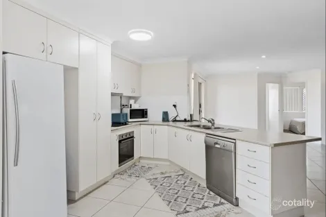 Property photo of 21 Tawarra Crescent Gracemere QLD 4702
