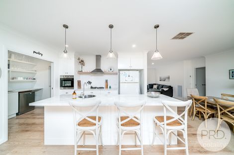 Property photo of 18 Ross Parkway Gobbagombalin NSW 2650