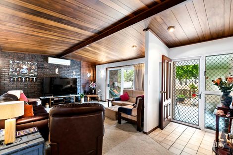 Property photo of 2 Kurrajong Crescent Point Vernon QLD 4655