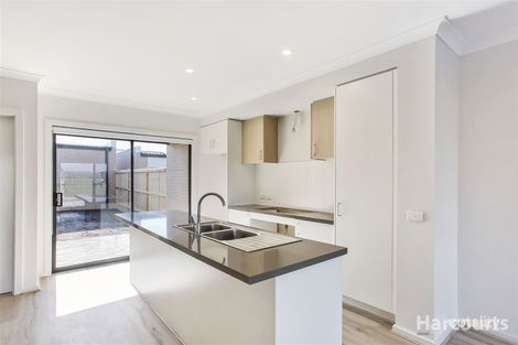 Property photo of 15 Lopes Walk Clyde North VIC 3978