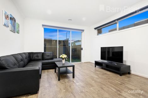 Property photo of 12 Toombal Place Craigieburn VIC 3064