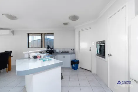 Property photo of 11 Hotchkiss Close Thornlie WA 6108