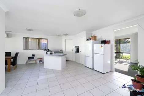 Property photo of 11 Hotchkiss Close Thornlie WA 6108