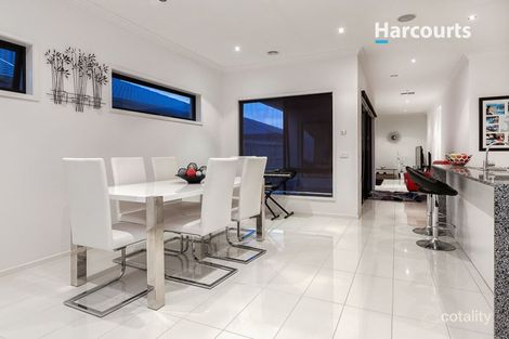 Property photo of 22 Nature Circuit Cranbourne North VIC 3977