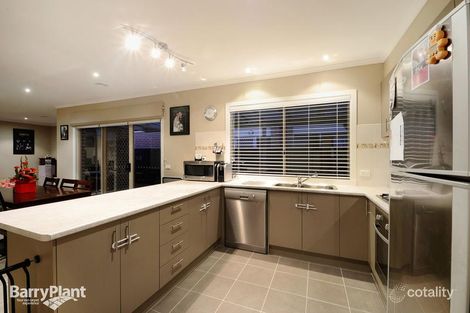 Property photo of 10 Lehmann Grove Pakenham VIC 3810