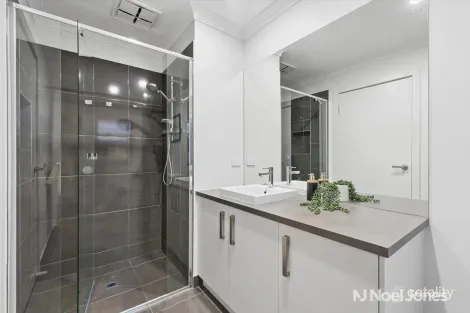 Property photo of 12 Bower Walk Chirnside Park VIC 3116