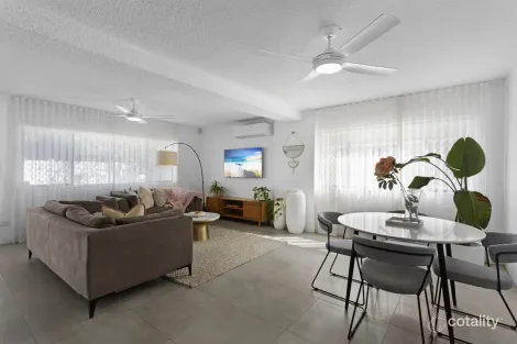 Property photo of 1/87 Mountain View Avenue Miami QLD 4220