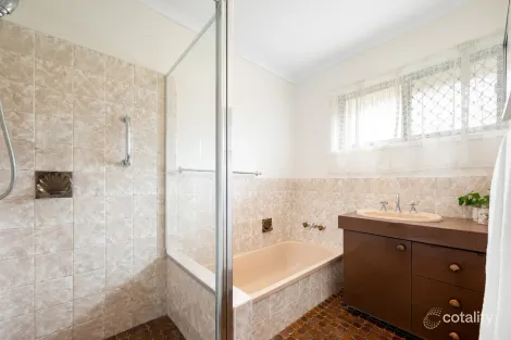 Property photo of 5 Kilkivan Avenue Kenmore QLD 4069