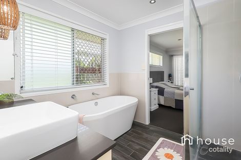 Property photo of 11 Foxdale Court Waterford West QLD 4133