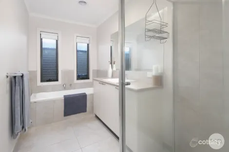 Property photo of 40 Warburton Drive Lucas VIC 3350