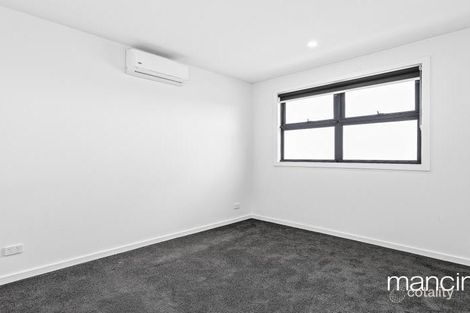Property photo of 2/10 Huxtable Avenue Altona North VIC 3025