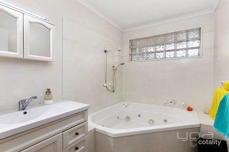 2 Agnes Ct, Kurunjang, VIC 3337