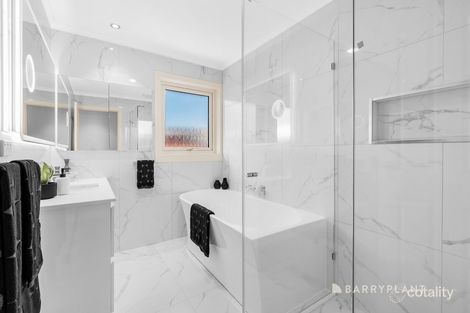 Property photo of 8 Hopper Court Mill Park VIC 3082