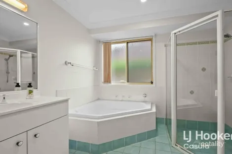 Property photo of 17 Whiteley Close Casula NSW 2170