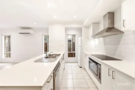 Property photo of 46 Bowerbird Street Deebing Heights QLD 4306