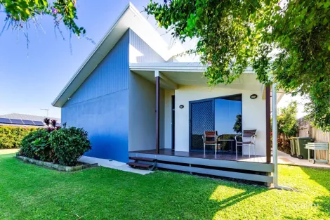 5 Beachmere St, Burnett Heads, QLD 4670