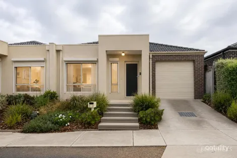 Property photo of 2/3 Weeks Avenue Harkness VIC 3337
