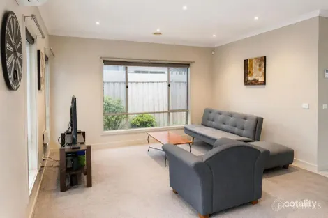 Property photo of 2/3 Weeks Avenue Harkness VIC 3337