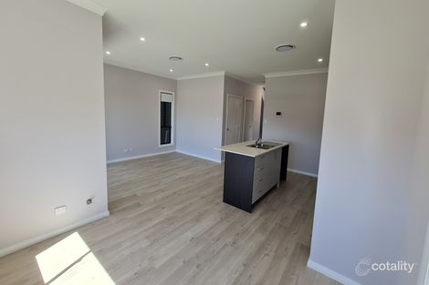 Property photo of 28 Ardennes Avenue Edmondson Park NSW 2174