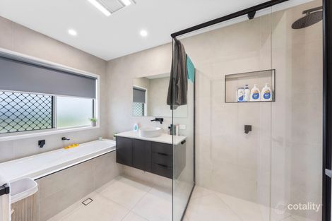 Property photo of 35 Gloucester Drive Deebing Heights QLD 4306