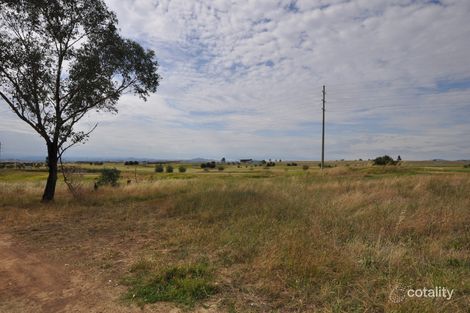 Property photo of 30 Peak Drive Hillvue NSW 2340