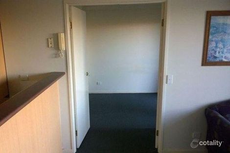 Property photo of 27 Chester Terrace Southport QLD 4215