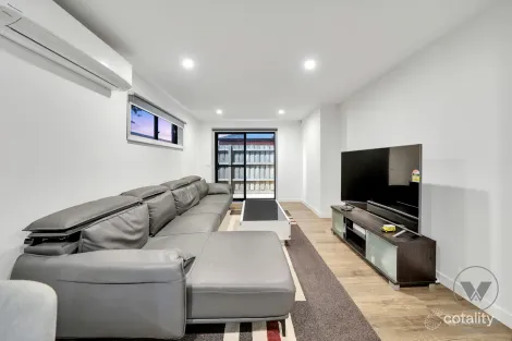 Property photo of 2/22 Davies Street Darley VIC 3340