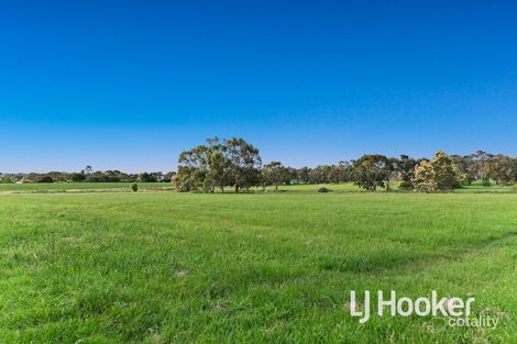 Property photo of 4 Zena Place Berwick VIC 3806