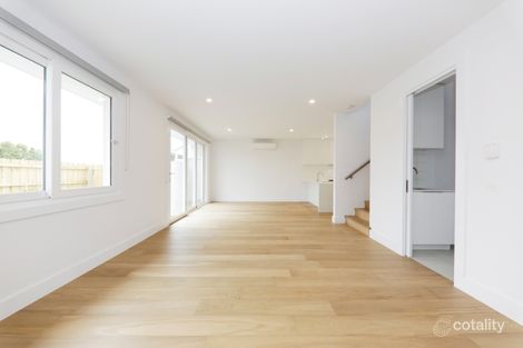 Property photo of 2/10 Fenacre Street Strathmore VIC 3041