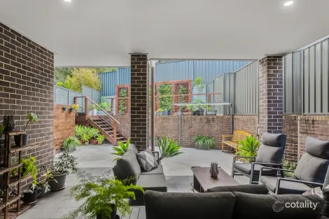 Property photo of 2/12 Nepean Place Albion Park NSW 2527