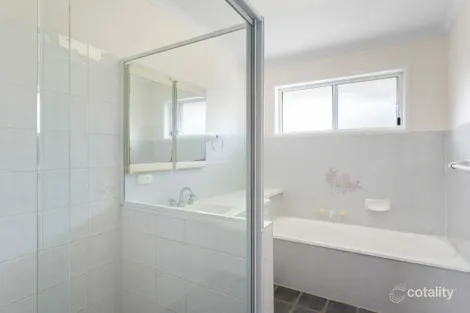 Property photo of 4 Lachlan Crescent Sandstone Point QLD 4511