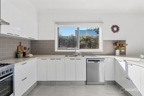 Property photo of 1 Solander Close Kilsyth VIC 3137