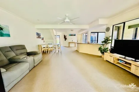 Property photo of 31/2 Springhill Drive Sippy Downs QLD 4556
