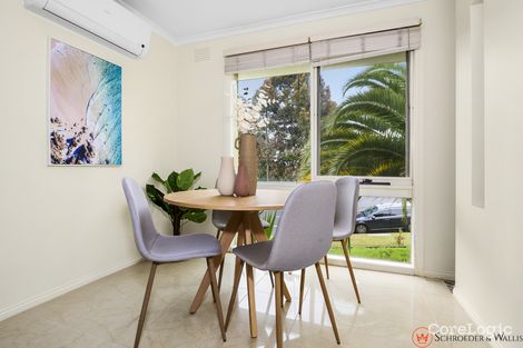 Property photo of 1/21 Chalcot Drive Endeavour Hills VIC 3802