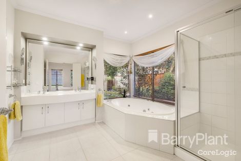Property photo of 13 Wingate Court Mill Park VIC 3082