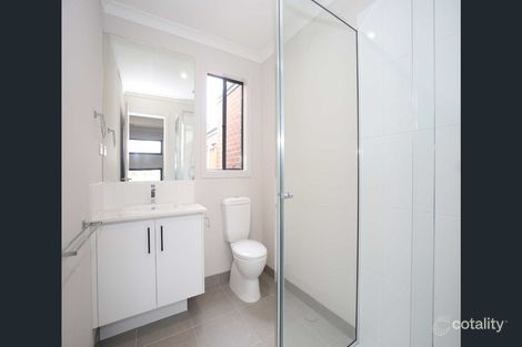 Property photo of 16 Dalziell Crescent Cranbourne North VIC 3977