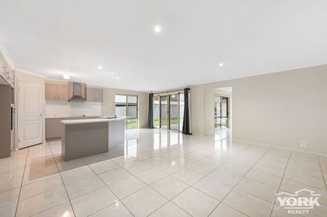Property photo of 38 Sunset Drive Glenvale QLD 4350