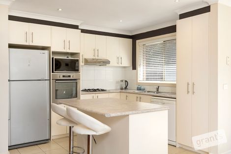 Property photo of 2/82 Dunbarton Drive Pakenham VIC 3810