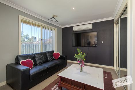 Property photo of 2/82 Dunbarton Drive Pakenham VIC 3810